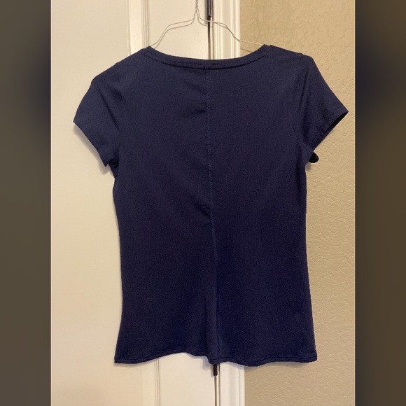 Under Armour Sports Top Size Medium - Picture 11 of 11